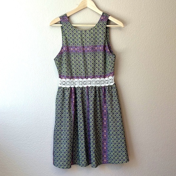 Everly Julia Lace Waist Skater Dress Floral Lace Green and Purple size Medium - Picture 2 of 15